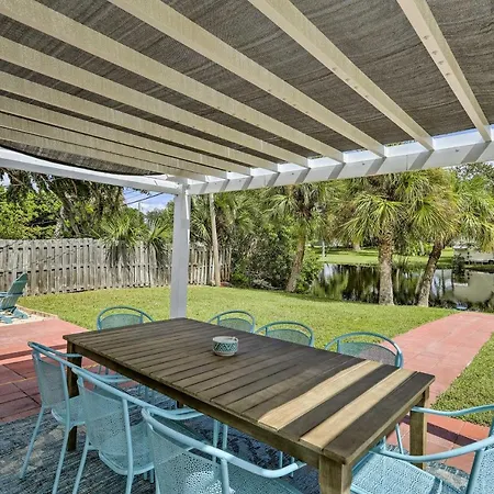 Merritt Island Home Fire Pit And Canal Access!